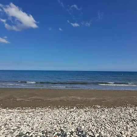 Comfortable 2br Seaside House & Free Parking Apartment