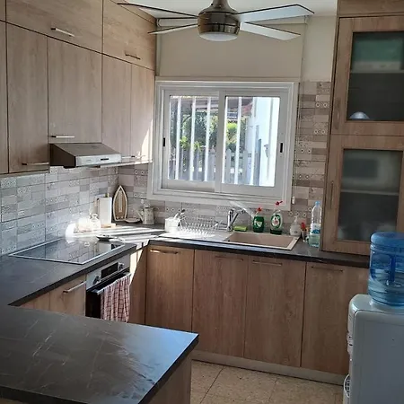 Apartment Comfortable 2br Seaside House & Free Parking *