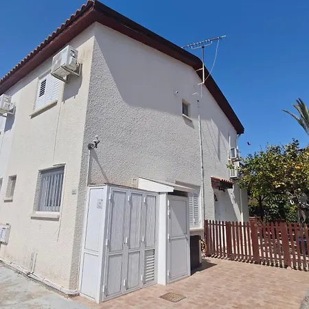 Daire Comfortable 2br Seaside House & Free Parking Larnaca