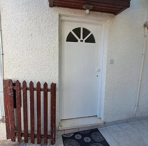 Apartman Comfortable 2br Seaside House & Free Parking