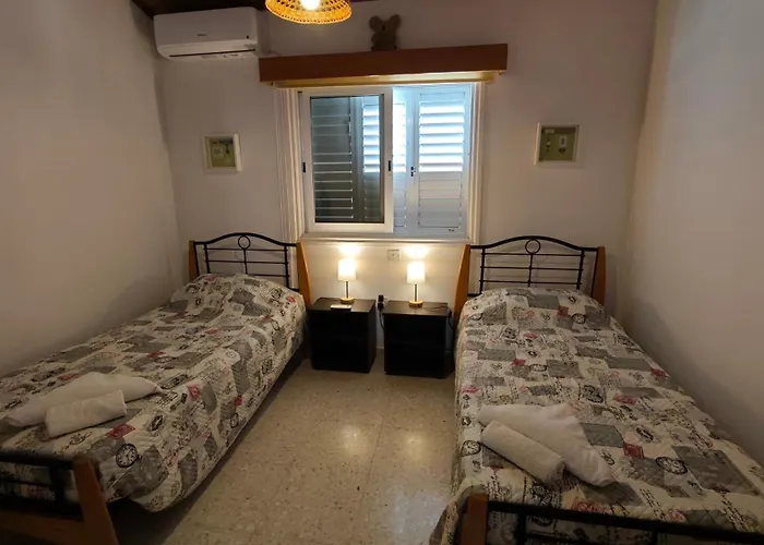 Comfortable 2br Seaside House & Free Parking Apartman *