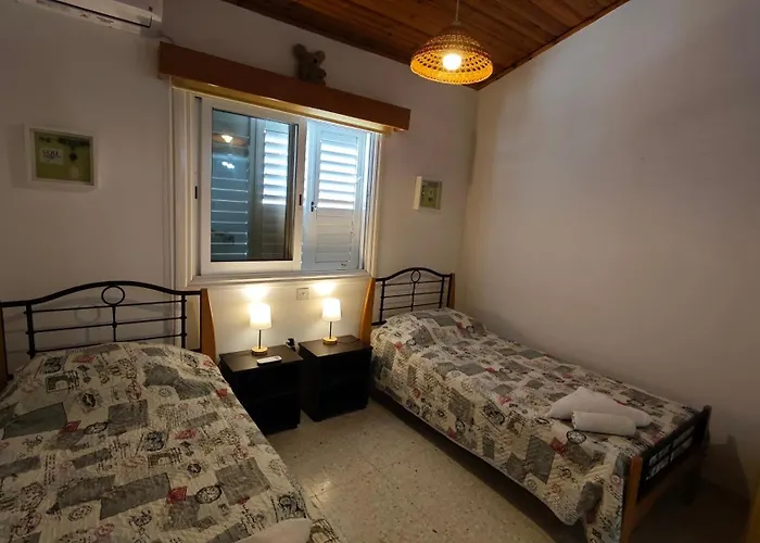 Comfortable 2br Seaside House & Free Parking Lárnaka