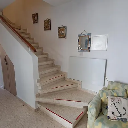 Comfortable 2br Seaside House & Free Parking Larnaca