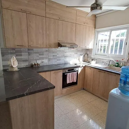 Comfortable 2br Seaside House & Free Parking * Ларнака