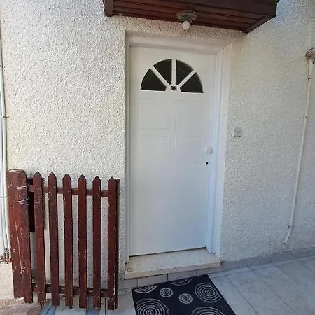 Apartmán Comfortable 2br Seaside House & Free Parking