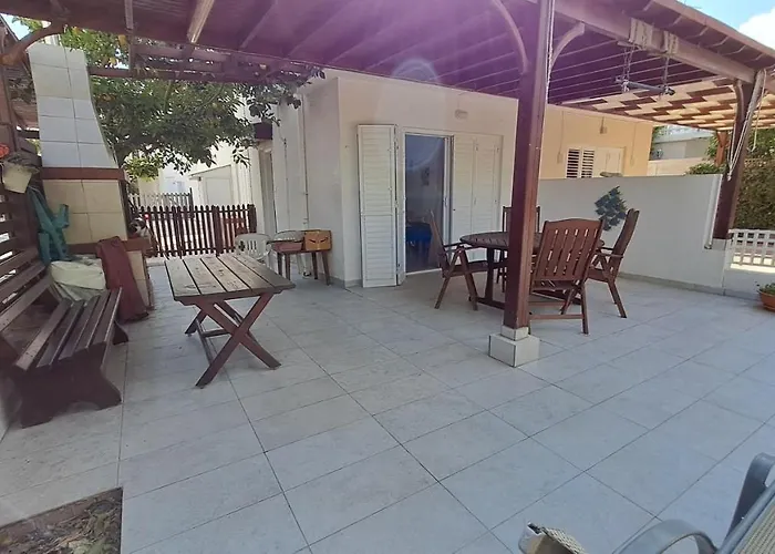 Comfortable 2br Seaside House & Free Parking Ларнака