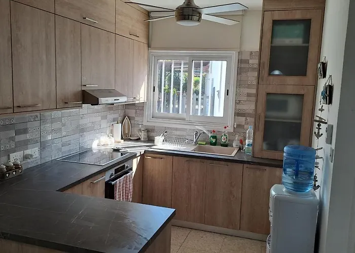 Апартаменты Comfortable 2br Seaside House & Free Parking *