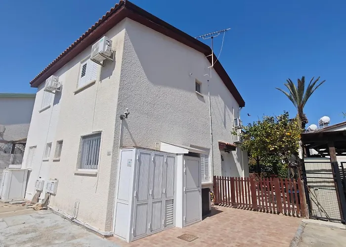 アパート Comfortable 2br Seaside House & Free Parking ラルナカ