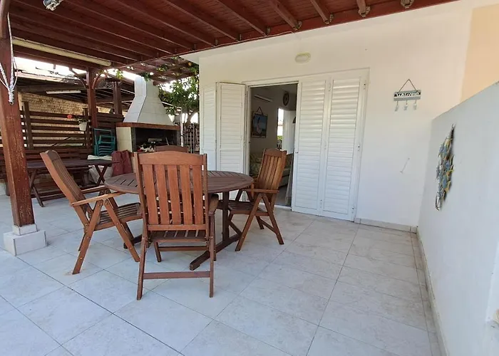Comfortable 2br Seaside House & Free Parking Apartment