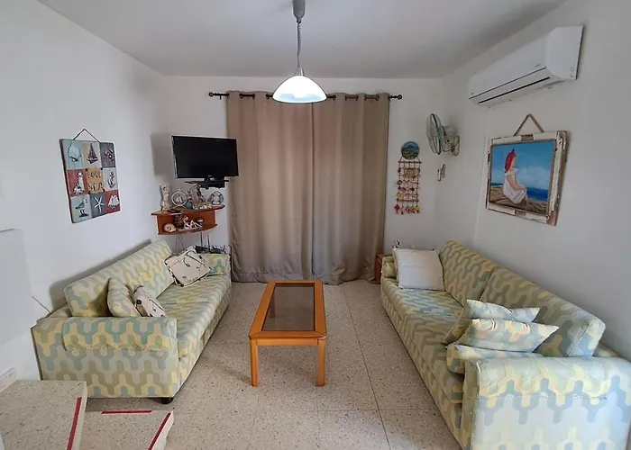 Comfortable 2br Seaside House & Free Parking לרנקה