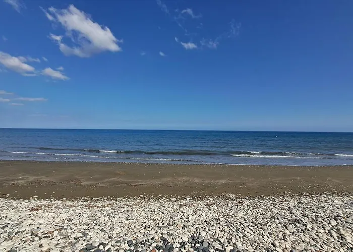 Comfortable 2br Seaside House & Free Parking דירה