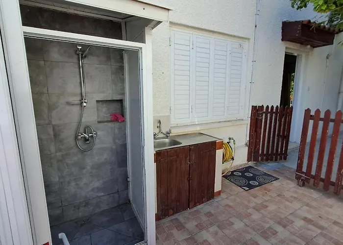 Apartment Comfortable 2br Seaside House & Free Parking *